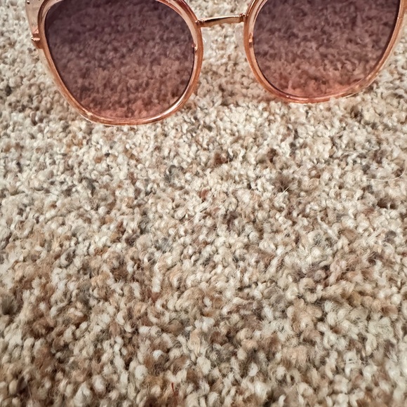 Guess Gold Sunglasses with Pink Lenses main image 10